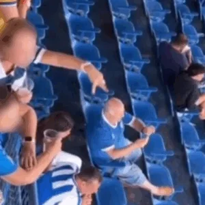 'Olha a tua cor' torcedora do Avaí é flagrada cometendo ato racista e xenofóbico durante jogo na Ressacada | Imagem: Cedido ao SCC10/ Calamidade São José