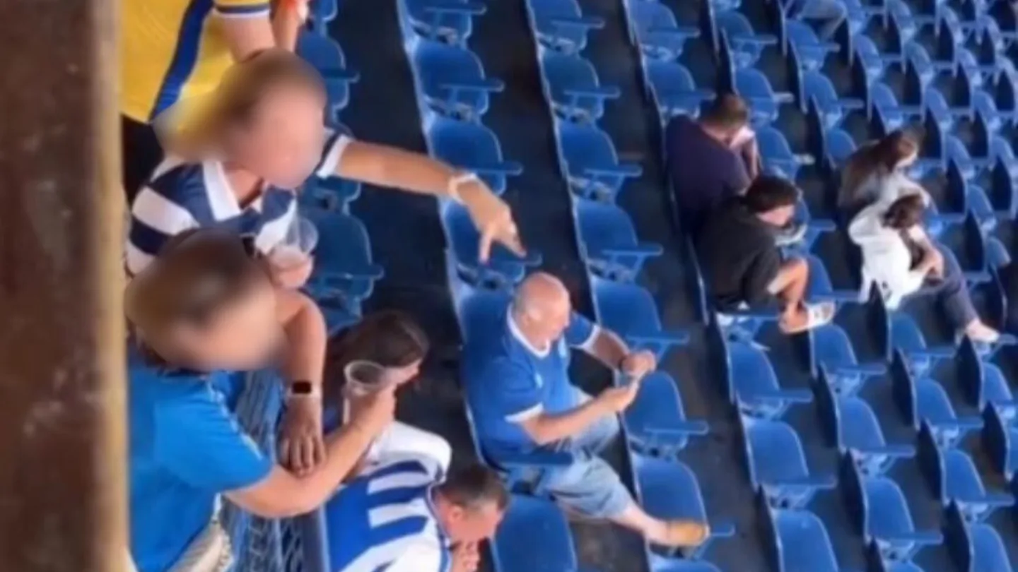 ‘Olha a tua cor’ torcedora do Avaí é flagrada cometendo ato racista e xenofóbico durante jogo na Ressacada | Imagem: Cedido ao SCC10/ Calamidade São José