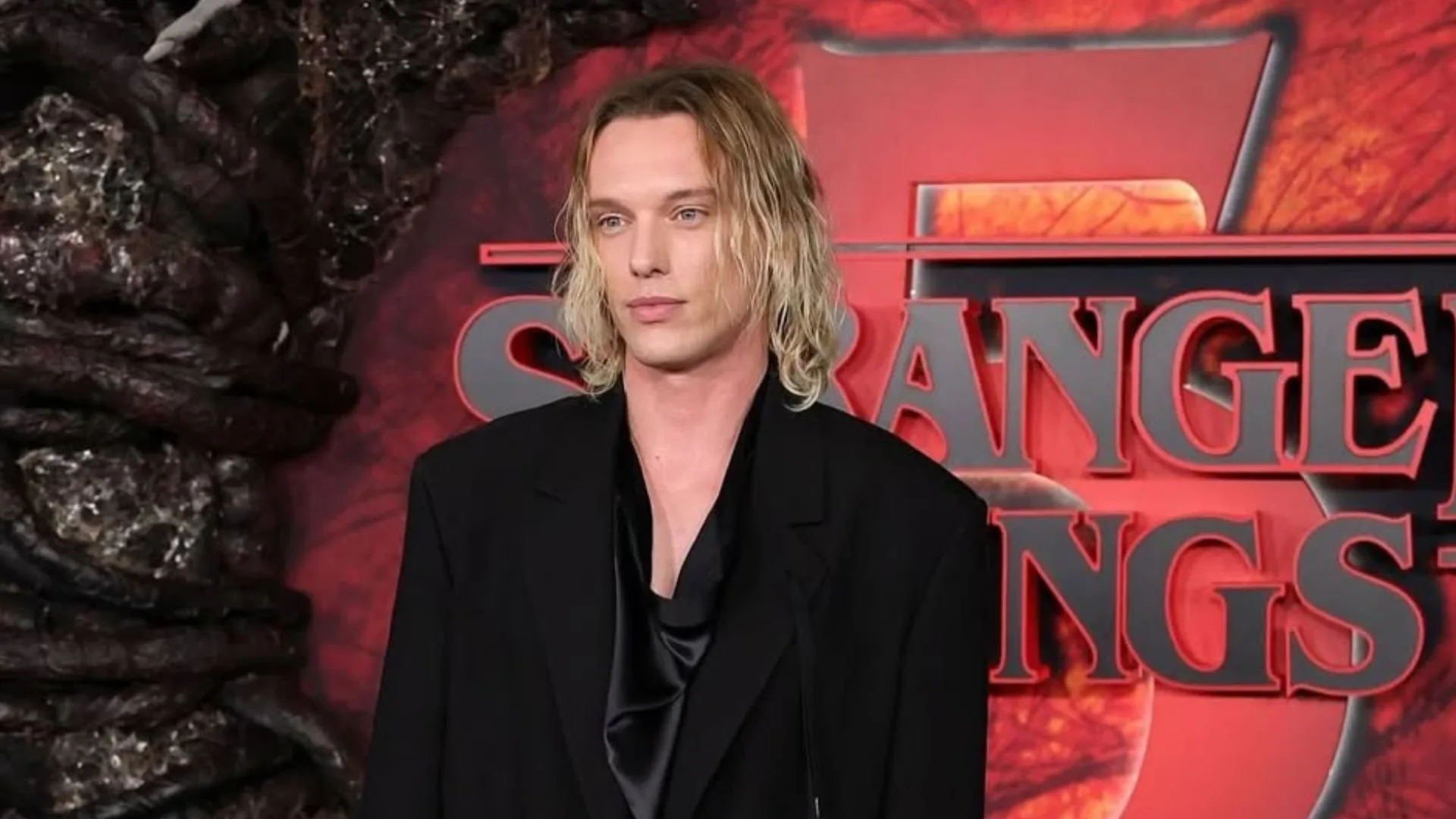 Parada Estranha, com Jamie Campbell Bower de Stranger Things reúne fãs em SP | Foto: Reprodução/Redes Sociais 