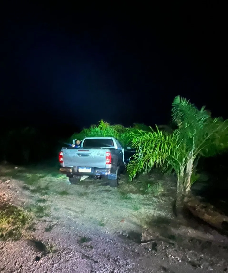 Picape furtada é encontrada pelo PRF às margens da BR-101 (1)