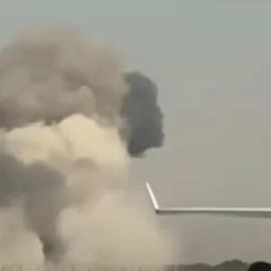 Piloto morre na queda de avião de caça em Dubai; assista o vídeo