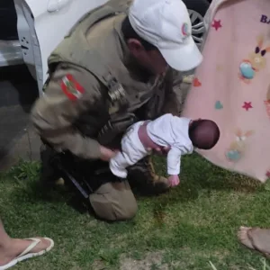 Polícia Militar Rodoviária salva bebê de 16 dias de engasgamento em Palmeira