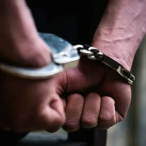 Polícia Militar prende dois homens por dívida de pensão alimentícia no Planalto Serrano | Imagem ilustrativa