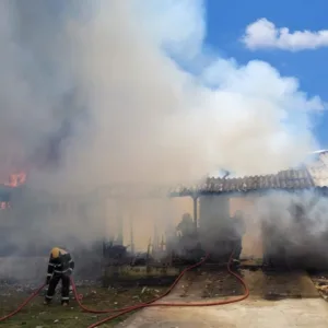 Residência é destruída por incêndio em Lages