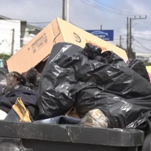 Semasa aciona plano de contingência após coleta de lixo apresentar problemas em Lages | Imagem: Márcio Ramos