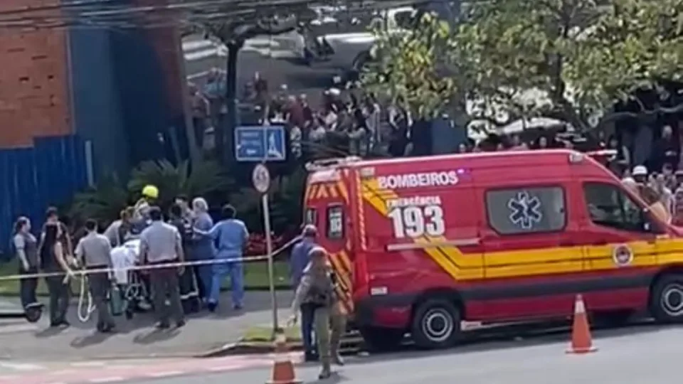 Trabalhador morre após cair de estrutura de prédio em construção em Blumenau; dois ficam gravemente feridos | Imagem: CBMSC/Cedidas