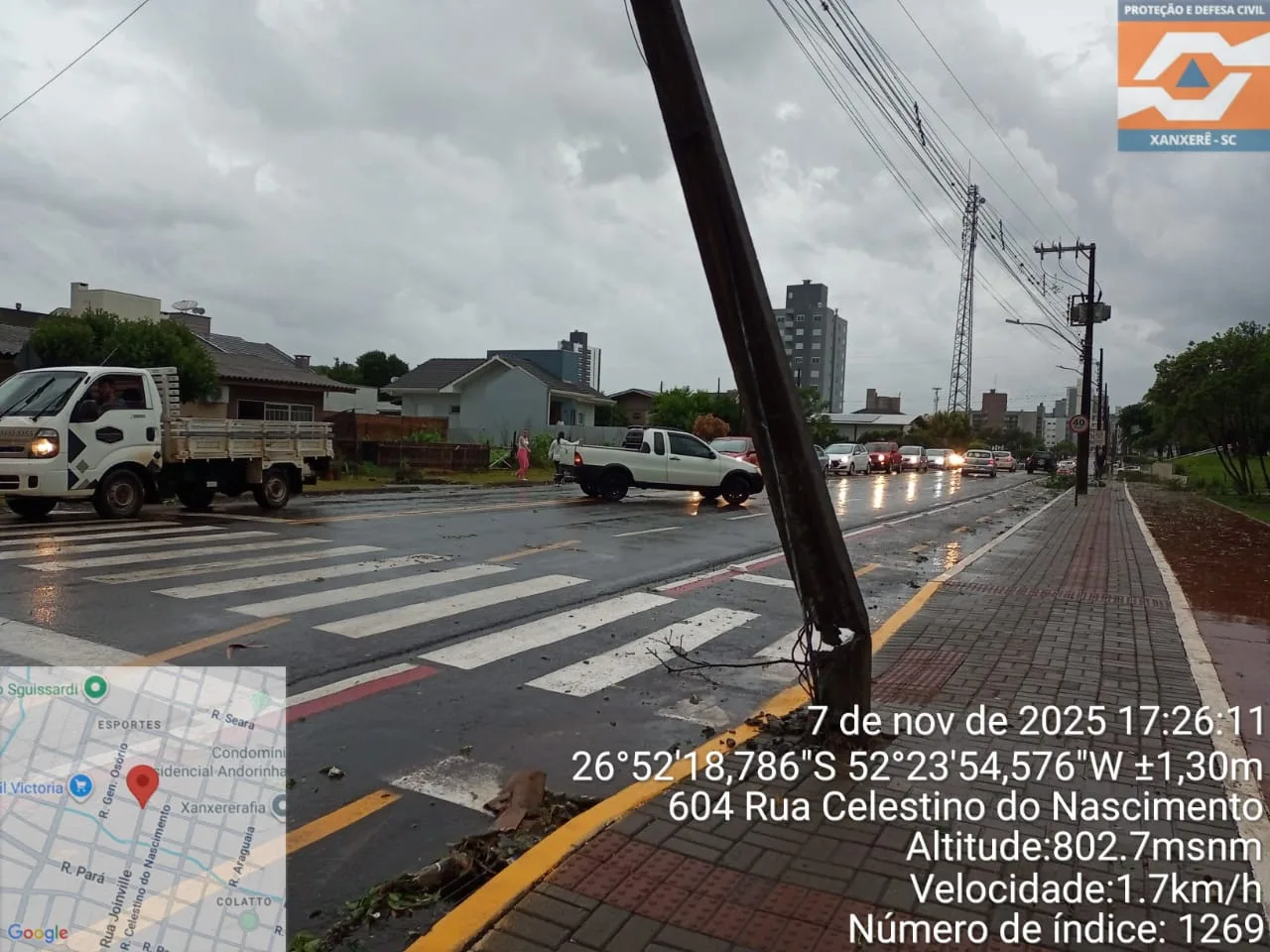 Temporal atinge Xanxerê e causa destelhamentos e quedas de postes; veja imagens