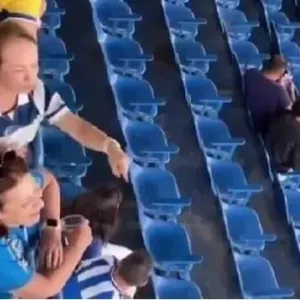 Torcedora flagrada dizendo “olha a tua cor” é demitida após repercussão de vídeo; entenda | Imagem: Divulgação/SBT News