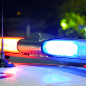 Após atropelar e matar ex-mulher, homem incendeia caminhão e foge