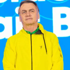 Bolsonaro sofre nova crise de soluços, afirma boletim médico