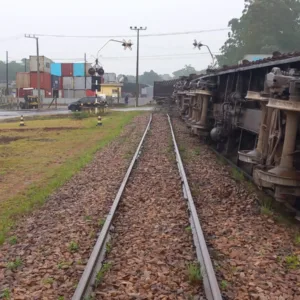 Cinco vagões de trem tombaram em Criciúma - Foto: Defesa Civil de Criciúma/Divulgação