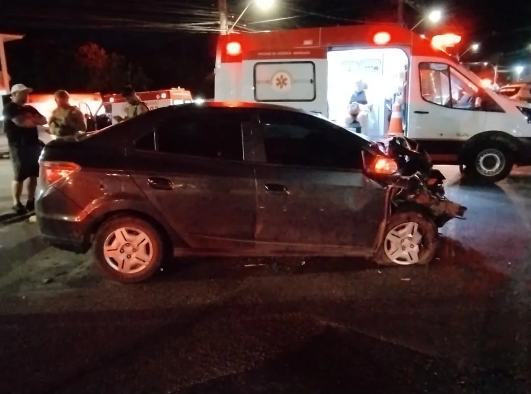 Colisão frontal entre carros deixa vítima em estado grave na SC-405 em Florianópolis