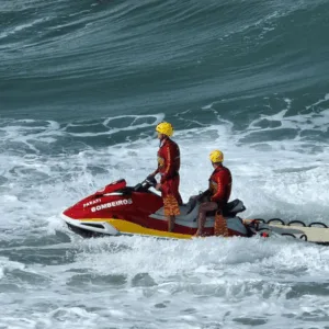 Corpo é resgatado no mar de SC e pode ser de homem desaparecido há uma semana - Foto: CBMSC