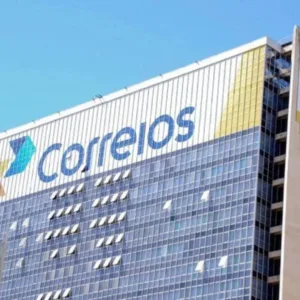 Correios anunciam reestruturação com cortes e novas parcerias