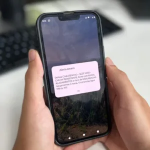 Defesa Civil de SC já emitiu quase 2,5 mil alertas via celular em 2025