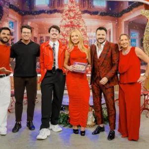 Deive Leonardo é destaque do especial de Natal da Virgínia no SCC SBT