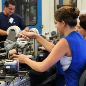 Desemprego cai para 5,2% e atinge menor nível da história no Brasil, aponta IBGE