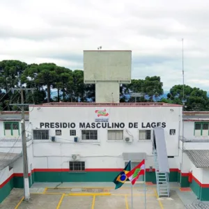 Dois homens serão julgados por homicídio e mutilação em presídio de Lages