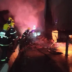 Duas pessoas morrem carbonizadas após colisão em rodovia de SC