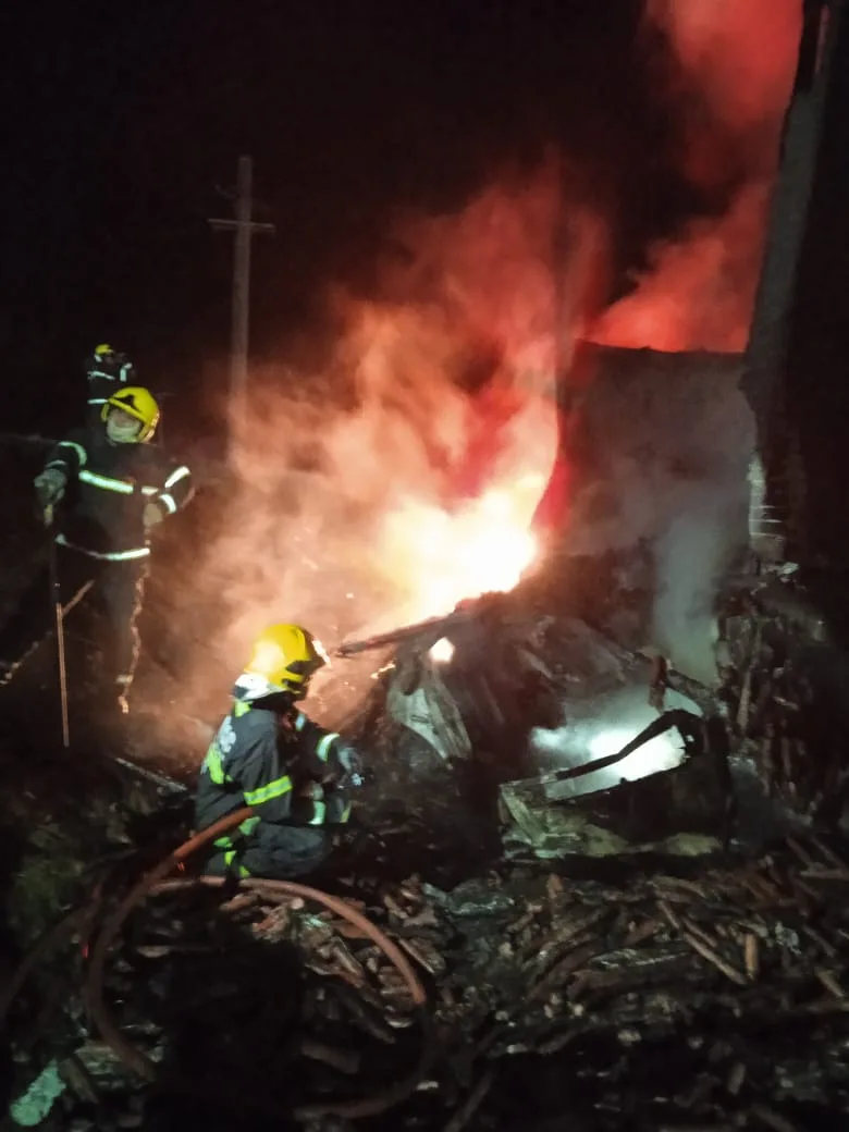 Duas pessoas morrem carbonizadas após colisão em rodovia de SC