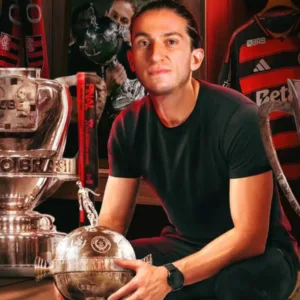 ENQUETE Você acha que o catarinense Filipe Luís deve renovar com o Flamengo