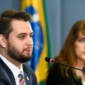 Polícia Federal prende Filipe Martins, condenado pelo STF após atos de 8 de janeiro