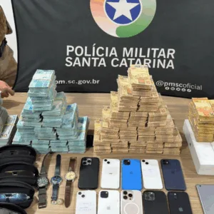 Foragido é preso com cerca de R$ 5 milhões em SC