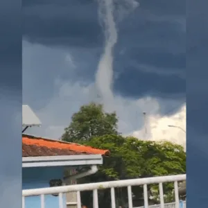 VÍDEO: Formato de nuvem impressiona moradores em Águas de Chapecó