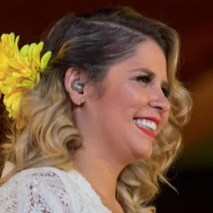 Foto rara de Marília Mendonça com copiloto antes da queda viraliza; veja