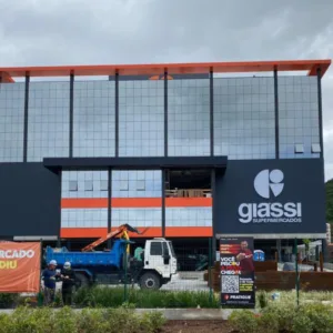 Giassi inaugura megaloja na SC-401 e chega oficialmente a Florianópolis