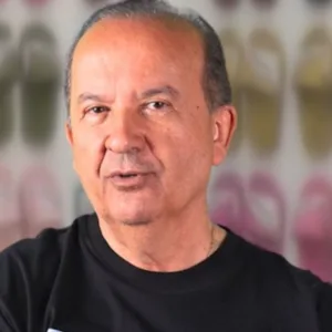 Governador de SC entra na polêmica das Havaianas e deseja ano “com o pé direito”.| Foto: Reprodução