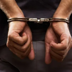 Homem é preso após furtar materiais de segurança e resistir à detenção em Lages