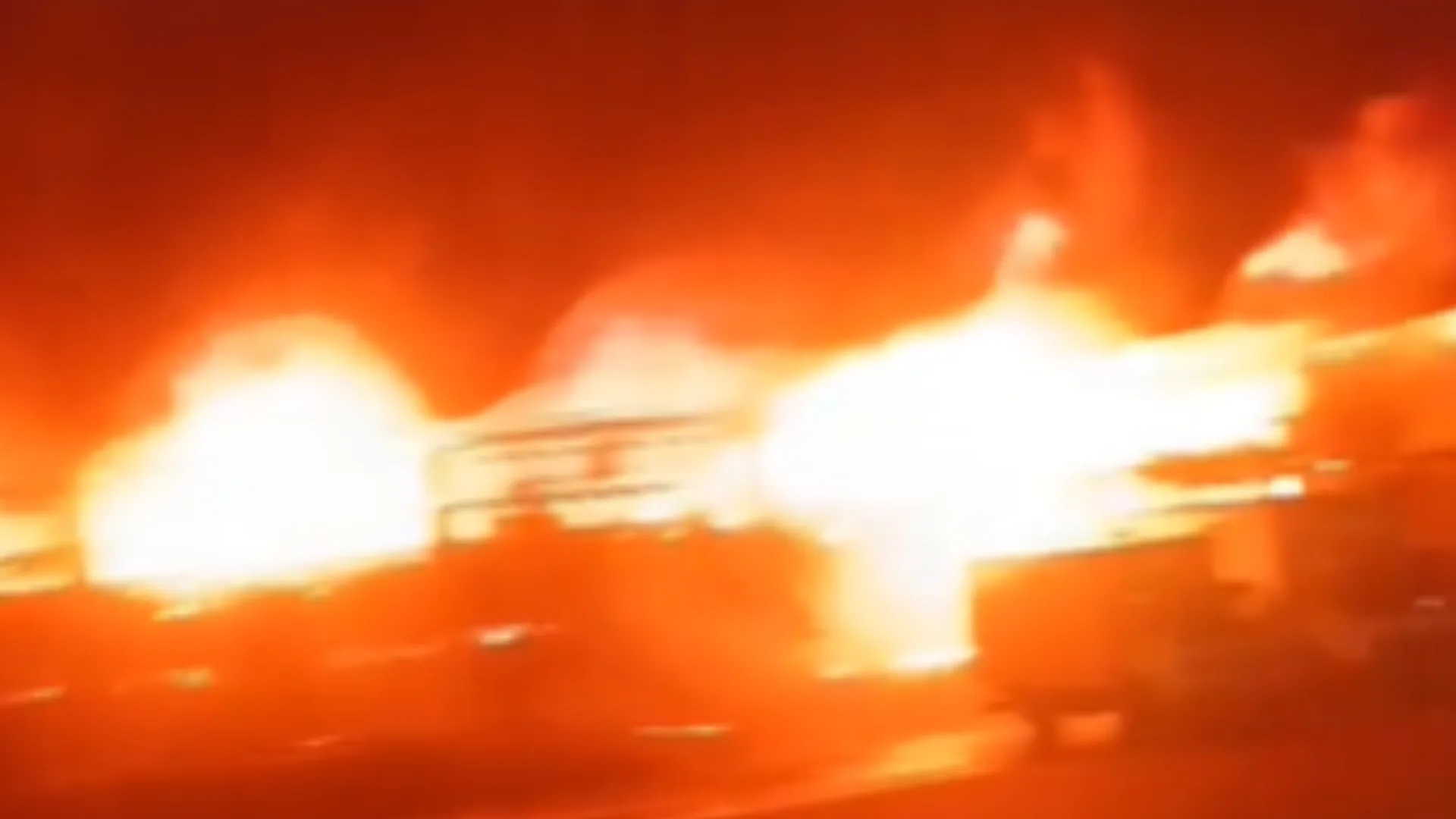 Incêndio de grandes proporções atinge pavilhão da Ceasa | Foto: Reprodução/Redes Sociais 