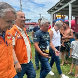 Governador Jorginho Mello anuncia R$ 5 milhões para Balneário Barra do Sul | Foto:  Divulgação/Proteção e Defesa Civil