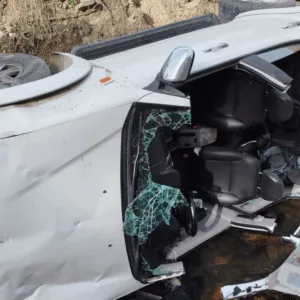 Jovem de 16 anos morre após caminhonete cair em riacho em SC - Foto: CBMSC