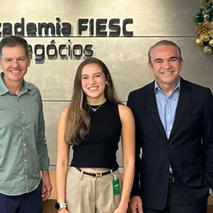 Líderes empresariais de SC apoiam iniciativa de educação empreendedora para jovens