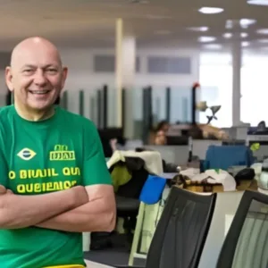 Luciano Hang participa de formatura do PROERD em Brusque e entra na dancinha oficial