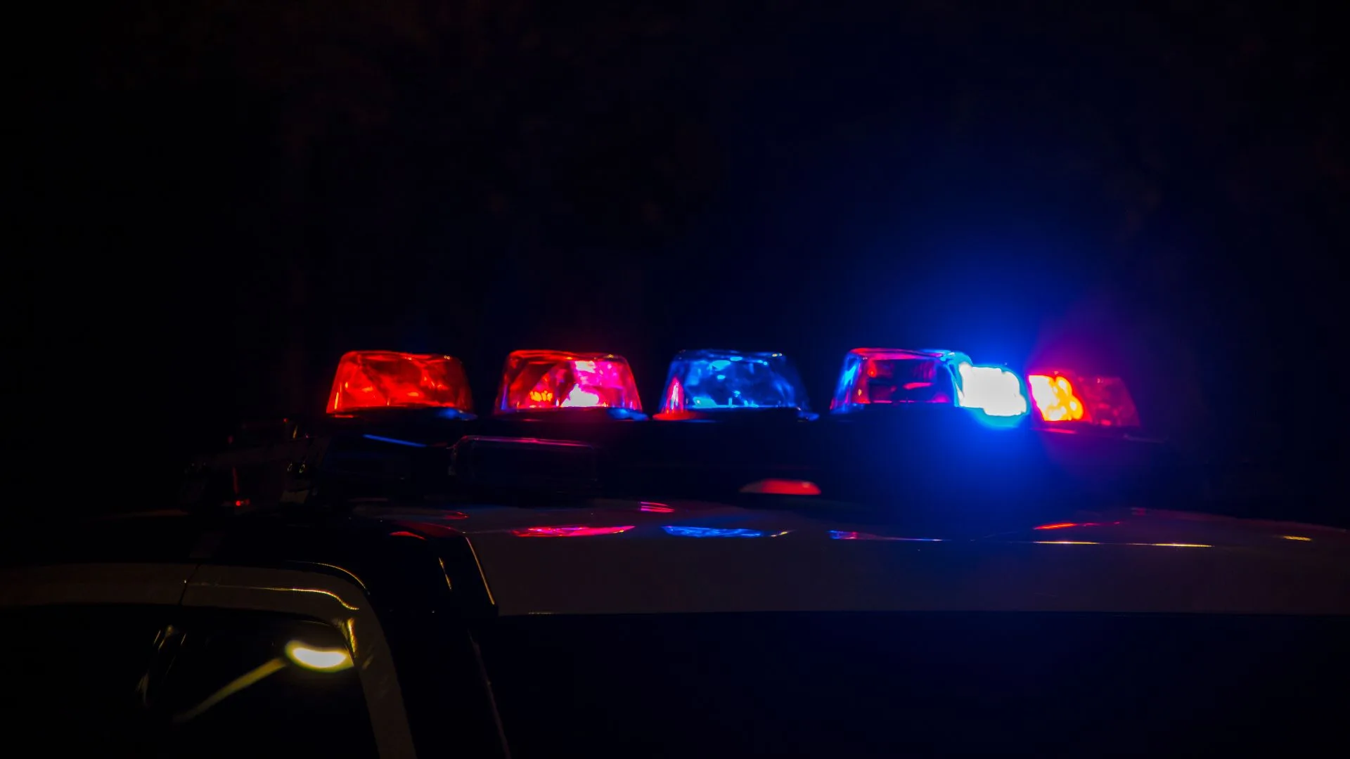 Mãe é presa ao ajudar filho em tentativa de homicídio | Foto: Canva | Reprodução