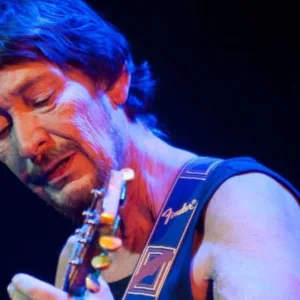 Morre cantor de 'Driving Home for Christmas', Chris Rea, aos 74 anos