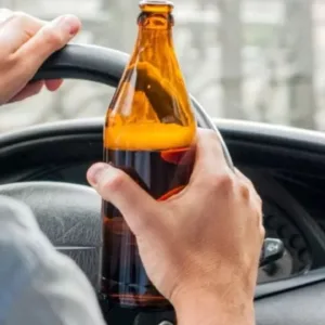 Motorista é preso por embriaguez após cair com carro em barranco em Lages | Imagem ilustrativa