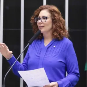 Carla Zambelli perde mandato por ordem do STF; suplente deve assumir - Imagem: reprodução/ SBT News