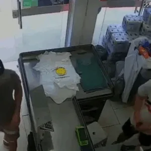 Filho é preso após pai devolver dinheiro roubado em assalto