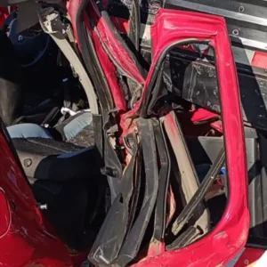 Grave colisão entre carro e caminhão deixa três feridos na BR-470