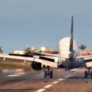 Voo da Azul precisa voltar ao aeroporto de Navegantes e faz pouso de emergência | Reprodução / Redes Sociais