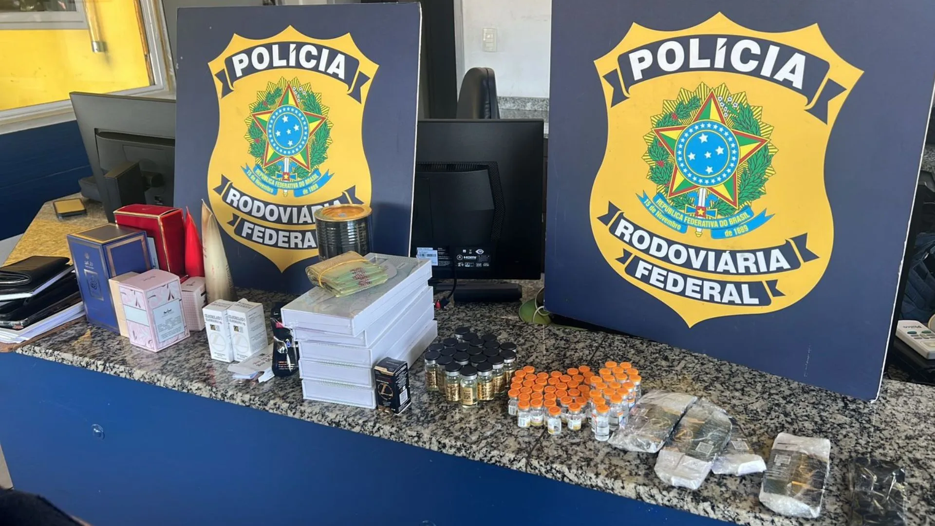 medicamentos abortivos e anabolizantes na BR-101 | Divulgação / PRF 
