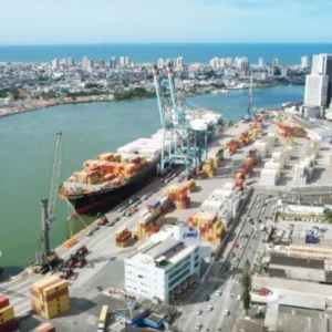 Ciclone fecha canal de acesso e Porto de Itajaí suspende navegação