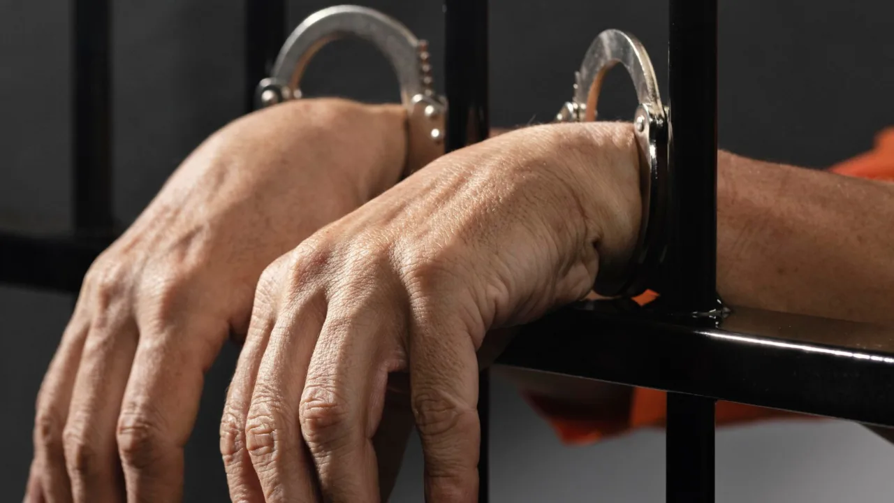 Homem é condenado por atear fogo na companheira em SC