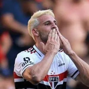 São Paulo recebe novo transfer ban da FIFA por dívida envolvendo ex-empresário de Calleri.| Foto: Divulgação / Redes Socais 