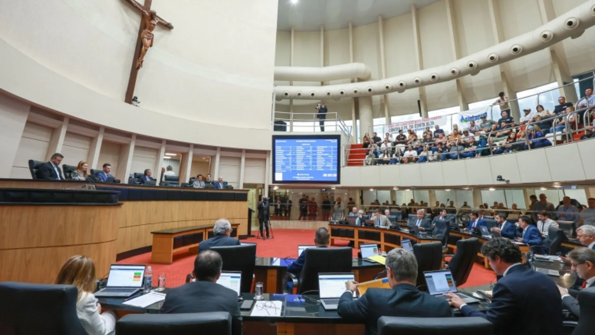 Deputados aprovam projeto que proíbe cotas e ações afirmativas em universidades de SC – Foto: Jeferson Baldo/Agência AL