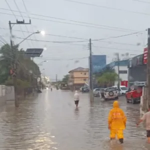 Temporal provoca alagamentos generalizados e transtornos na Grande Florianópolis